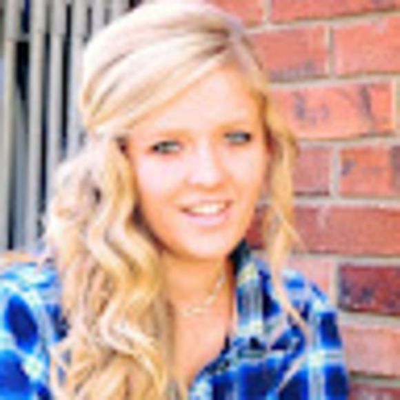 Meet your Posher, Angie - Picture 1 of 1